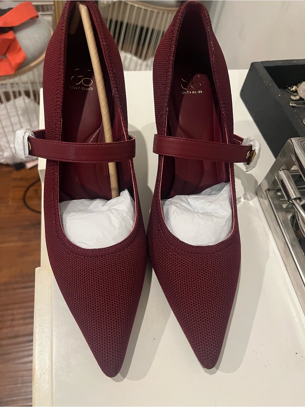 NWT Elegant Elegant pointed cozy island pumps in deep burgundy